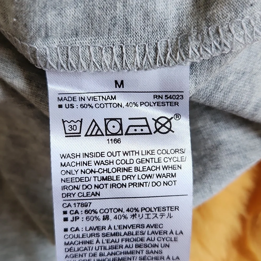 🆕 Banana Republic Pocket T-Shirt - Medium